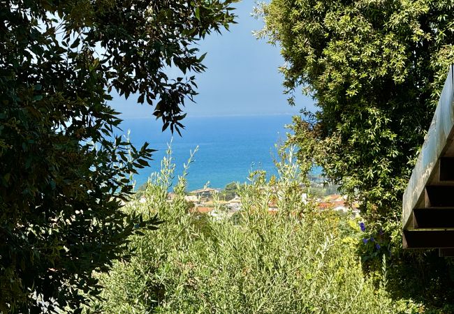 Villa a Sperlonga - Villa sul mare con giardino a Sperlonga 